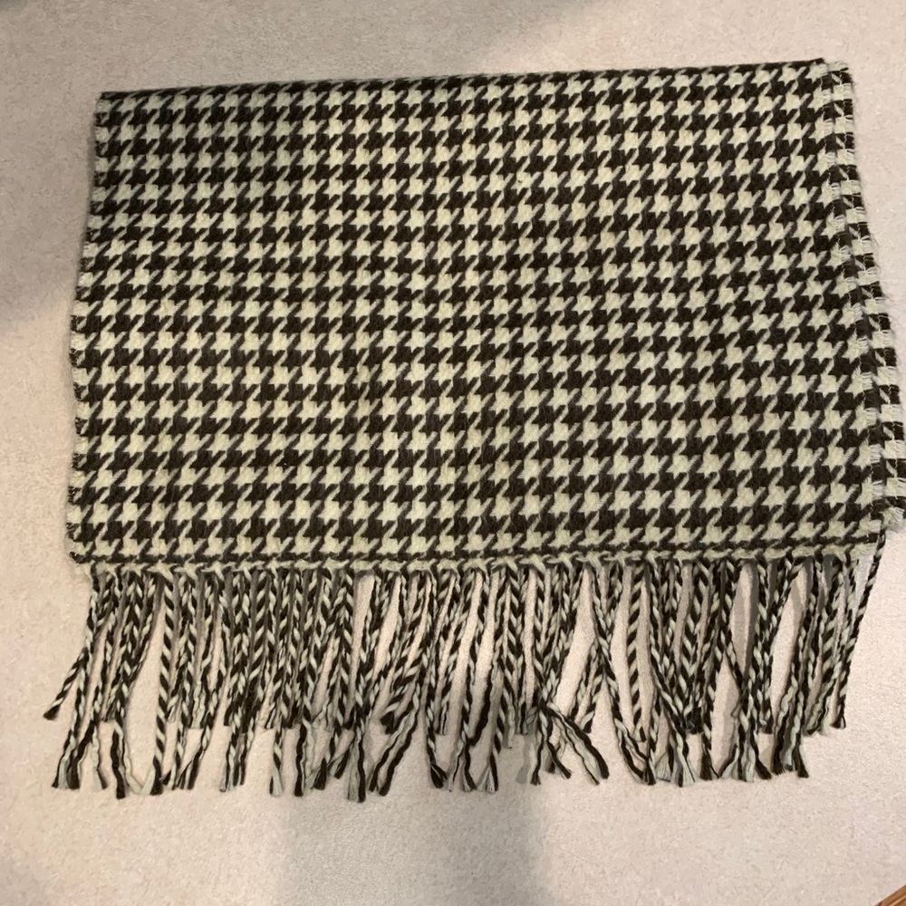Cashmere Houndstooth Scarf